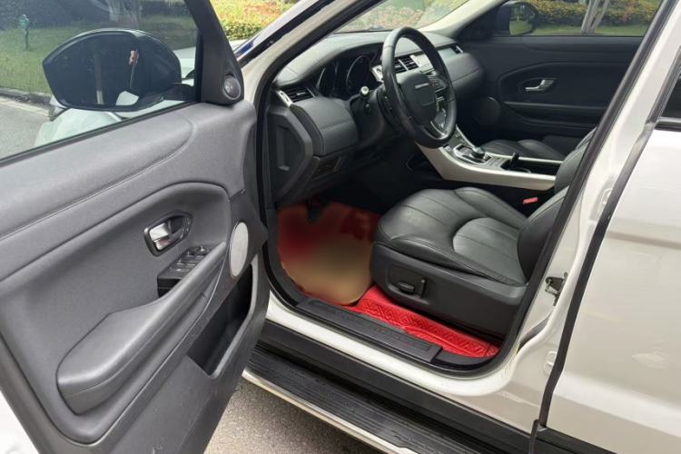 Used Land Rover Range Evoque 2018 240PS PURE Style Edition Interior 3