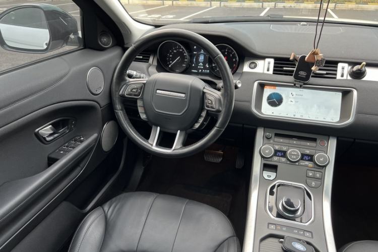 Used Land Rover Range Evoque 2018 240 PS SE Smart Brilliance Edition Interior 4
