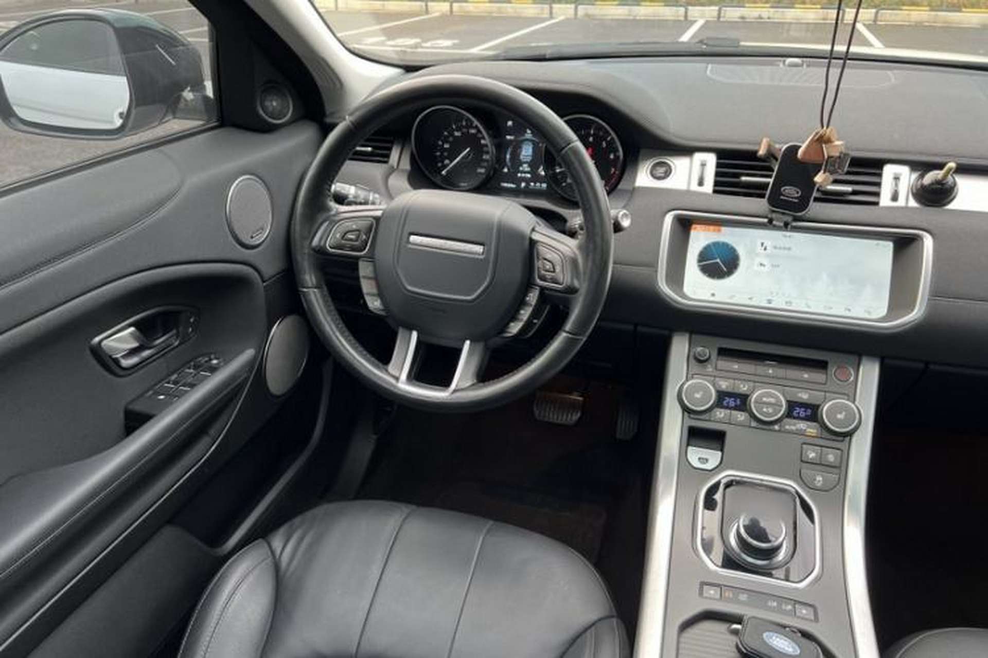 Used Land Rover Range Evoque 2018 240 PS SE Smart Brilliance Edition Interior 4