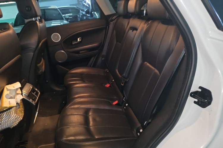 Used Land Rover Range Evoque 2018 240 PS SE DYNAMIC Smart Edition Interior 4