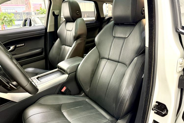 Used Land Rover Range Evoque 2018 240 PS SE DYNAMIC Smart Edition Interior 4