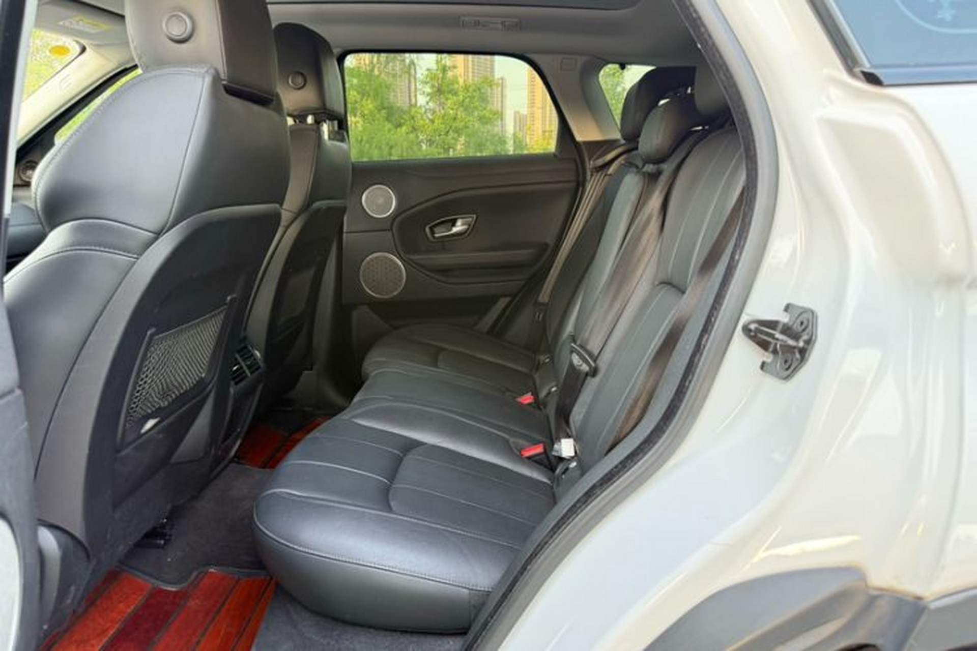 Used Land Rover Range Evoque 2018 240 PS SE Smart Brilliance Edition Interior 4