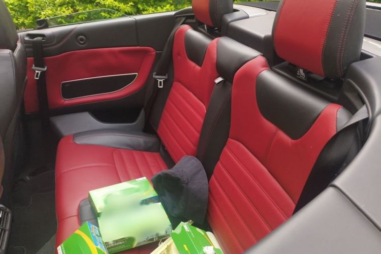 Used Land Rover Range Evoque 2018 240 PS HSE DYNAMIC Convertible Interior 4