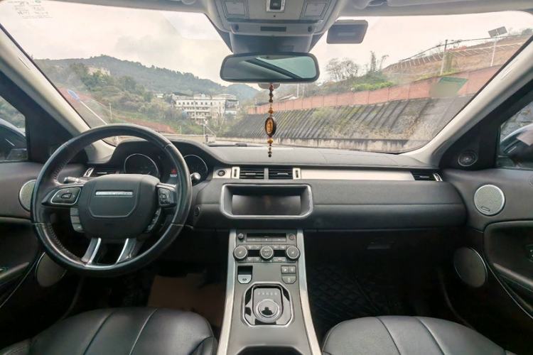 Used Land Rover Range Evoque 2018 240 PS SE Smart Brilliance Edition Interior 4