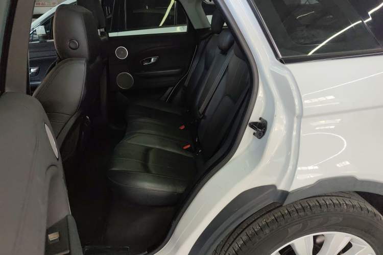 Used Land Rover Range Evoque 2018 240 PS SE Smart Brilliance Edition Interior 4