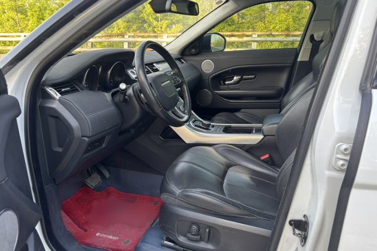 Used Land Rover Range Evoque 2018 240 PS SE DYNAMIC Smart Edition Interior 4