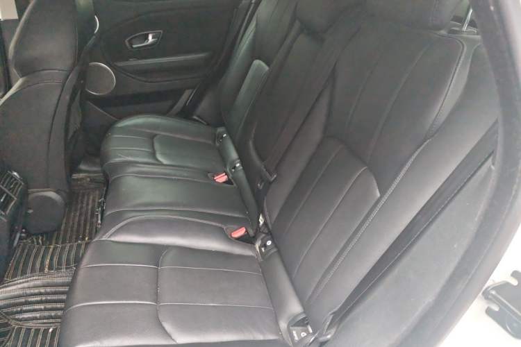 Used Land Rover Range Evoque 2018 240 PS SE Smart Brilliance Edition Interior 4