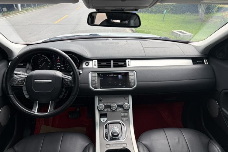 Used Land Rover Range Evoque 2018 240PS PURE Style Edition Interior 4