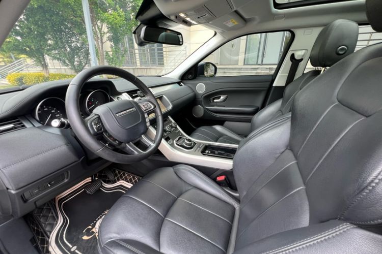 Used Land Rover Range Evoque 2018 240 PS SE Smart Brilliance Edition Interior 5