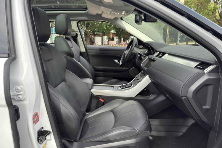 Used Land Rover Range Evoque 2018 240 PS SE Smart Brilliance Edition Interior 5