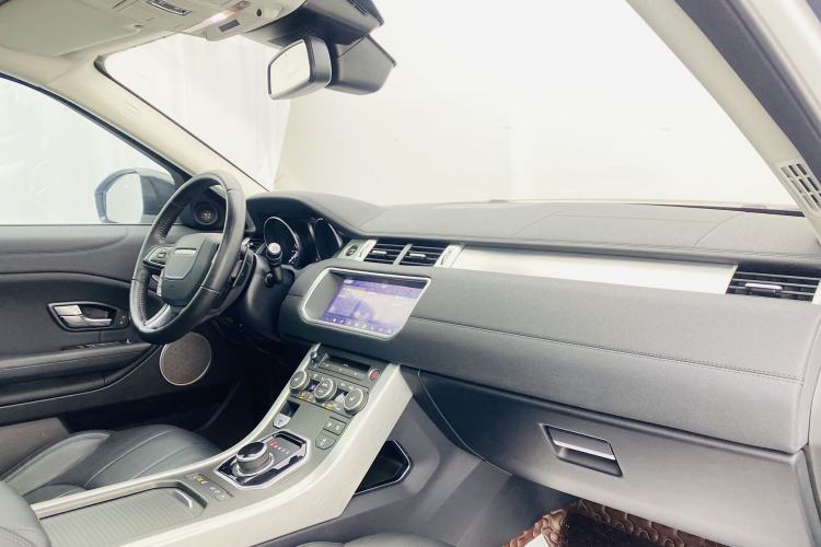Used Land Rover Range Evoque 2018 240 PS SE Smart Brilliance Edition Interior 5