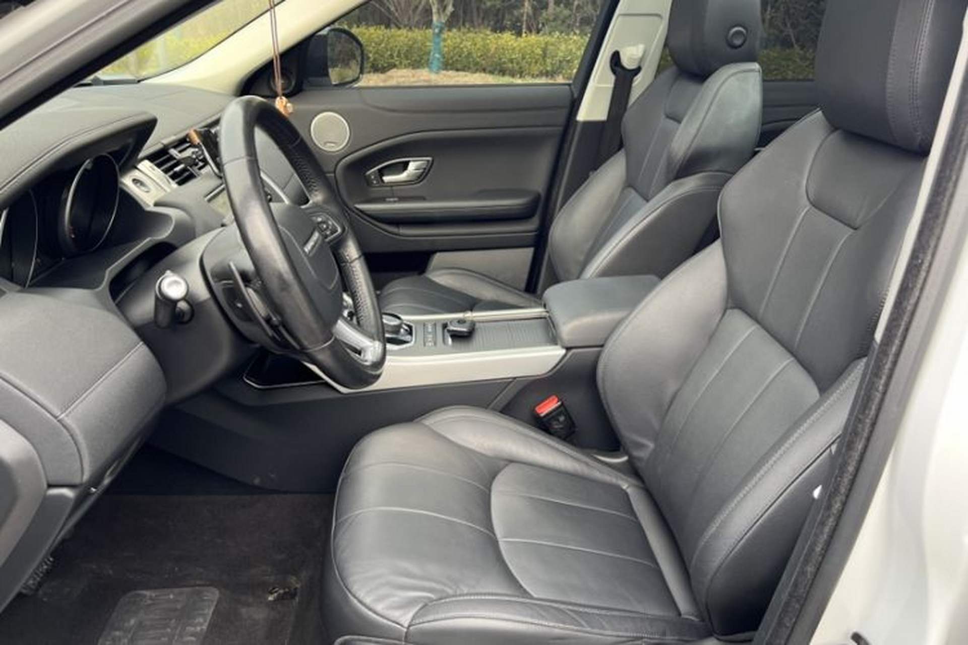 Used Land Rover Range Evoque 2018 240 PS SE Smart Brilliance Edition Interior 6