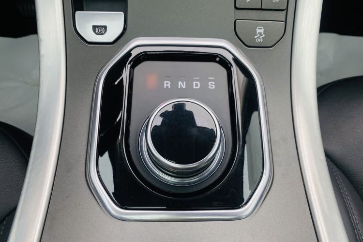 Used Land Rover Range Evoque 2018 240 PS SE Smart Brilliance Edition Interior 6
