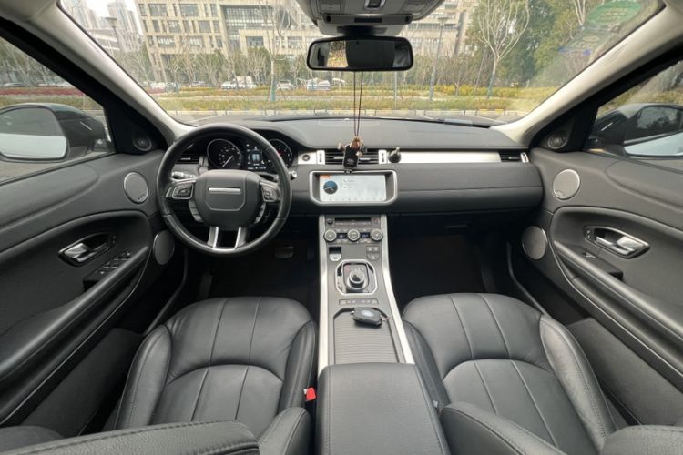 Used Land Rover Range Evoque 2018 240 PS SE Smart Brilliance Edition Interior 7