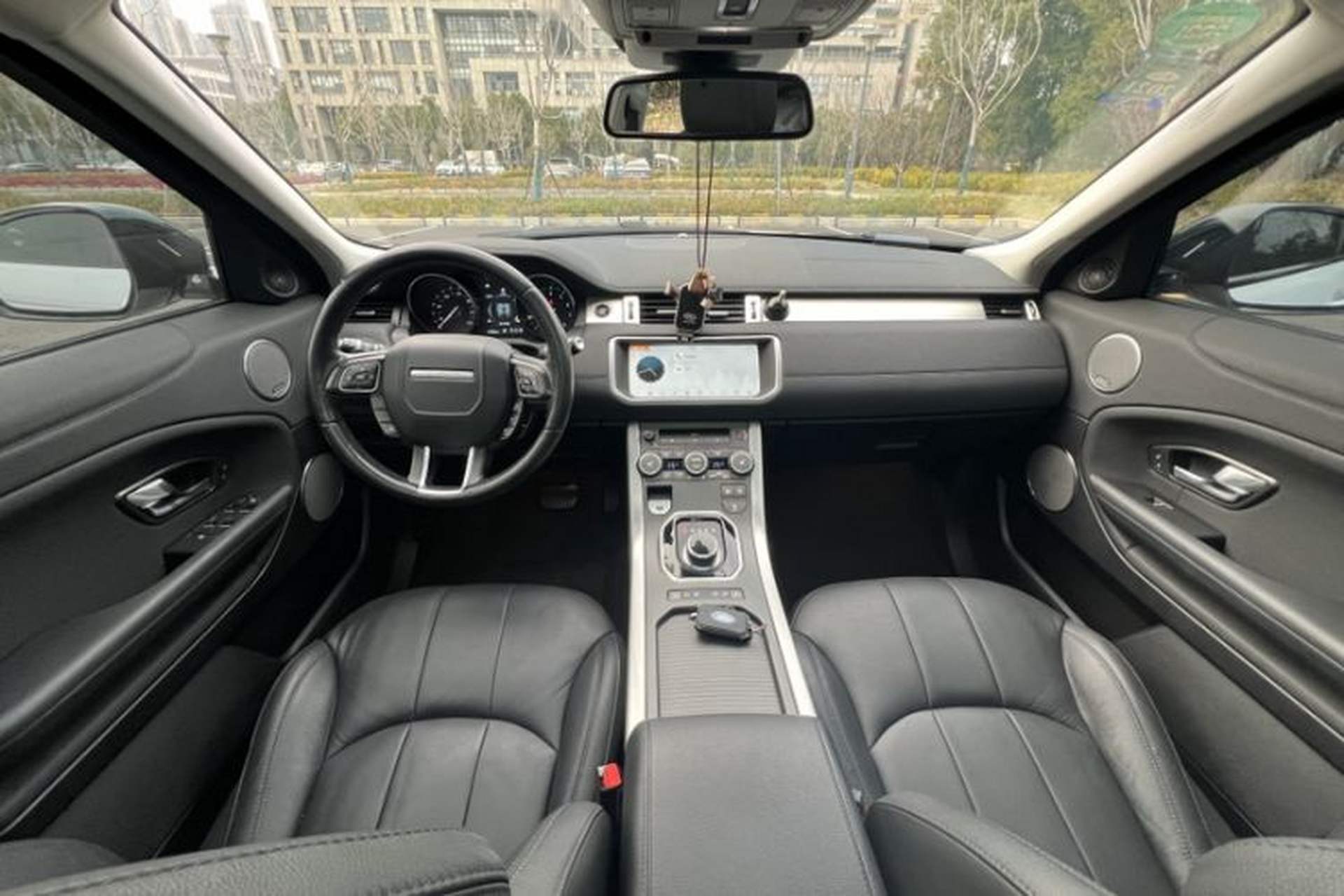 Used Land Rover Range Evoque 2018 240 PS SE Smart Brilliance Edition Interior 7