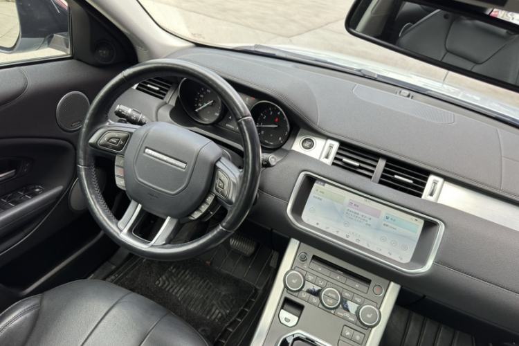 Used Land Rover Range Evoque 2018 240 PS SE Smart Brilliance Edition Interior 7