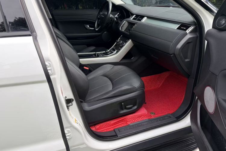 Used Land Rover Range Evoque 2018 240PS PURE Style Edition Interior 7