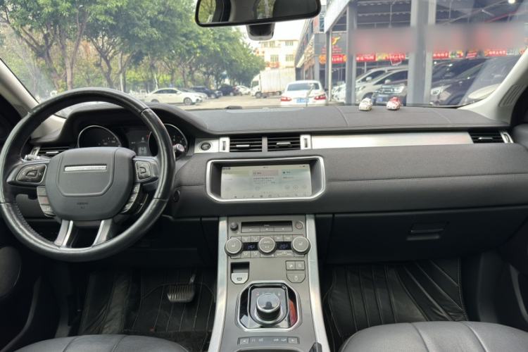 Used Land Rover Range Evoque 2018 240 PS SE Smart Brilliance Edition Interior 8