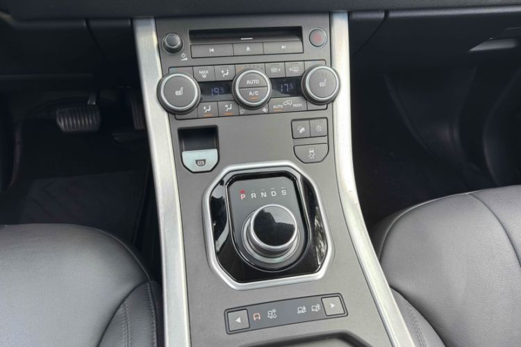Used Land Rover Range Evoque 2018 240 PS SE Smart Brilliance Edition Interior 8