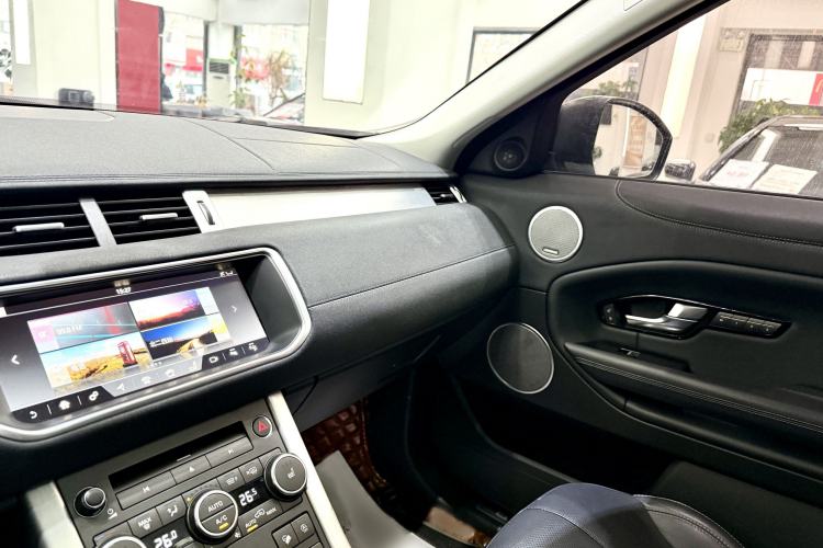 Used Land Rover Range Evoque 2018 240 PS SE DYNAMIC Smart Edition Interior 8