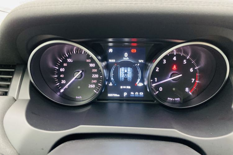 Used Land Rover Range Evoque 2018 240 PS SE Smart Brilliance Edition Interior 8