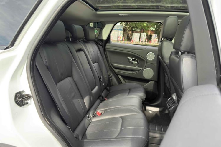 Used Land Rover Range Evoque 2018 240 PS SE Smart Brilliance Edition Interior 9