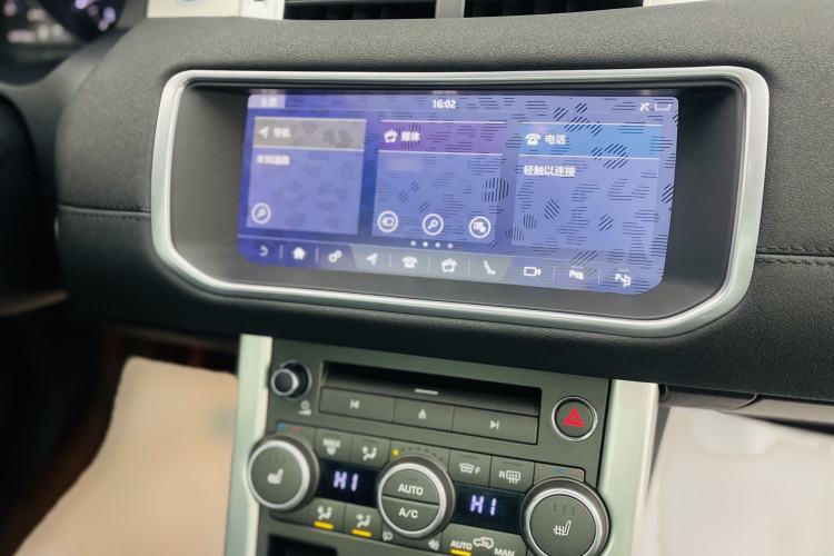 Used Land Rover Range Evoque 2018 240 PS SE Smart Brilliance Edition Interior 9