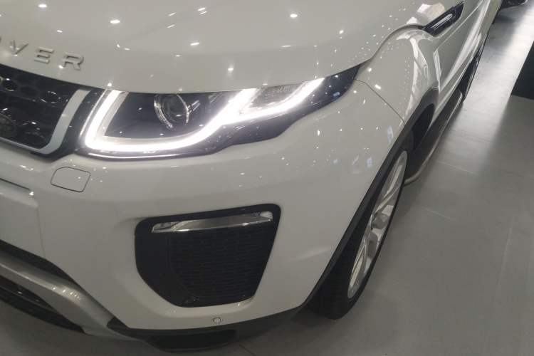 Used Land Rover Range Evoque 2018 240 PS SE DYNAMIC Smart Edition Left Front Headlight