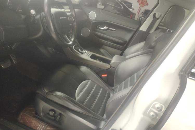 Used Land Rover Range Evoque 2018 240 PS HSE DYNAMIC All-Wheel Drive Edition Left Front Seat