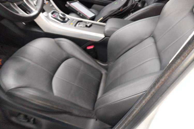 Used Land Rover Range Evoque 2018 240 PS SE Smart Brilliance Edition Left Front Seat