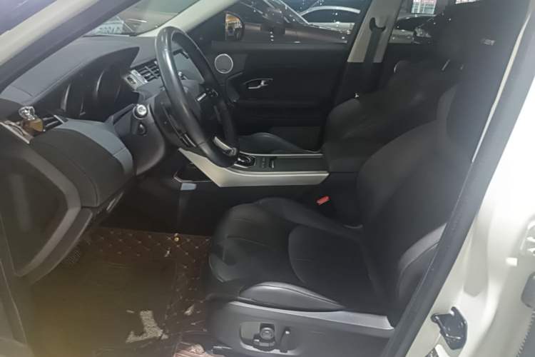 Used Land Rover Range Evoque 2018 240 PS SE Smart Brilliance Edition Left Front Seat