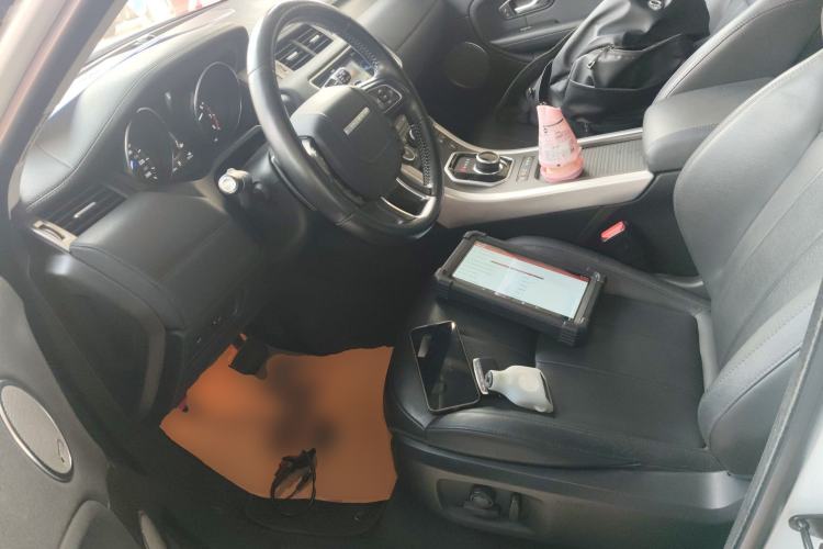 Used Land Rover Range Evoque 2018 240 PS SE Smart Brilliance Edition Left Front Seat