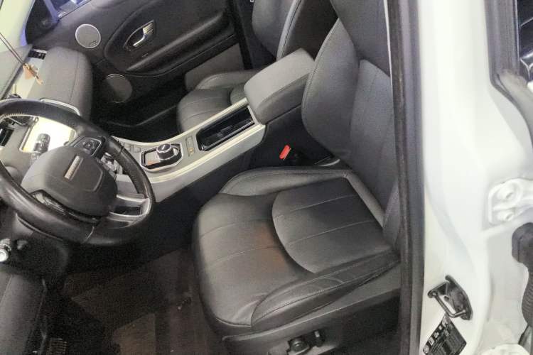 Used Land Rover Range Evoque 2018 240 PS SE Smart Brilliance Edition Left Front Seat