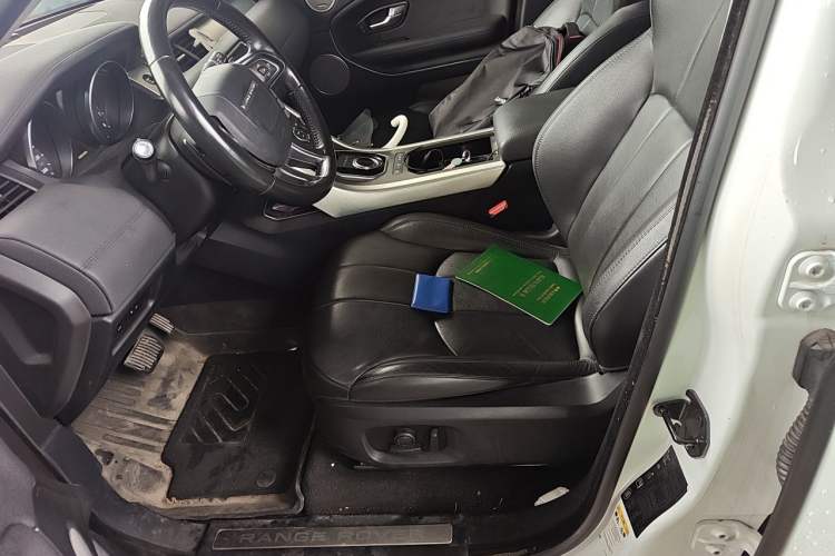 Used Land Rover Range Evoque 2018 240 PS SE Smart Brilliance Edition Left Front Seat