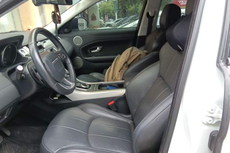 Used Land Rover Range Evoque 2018 240 PS SE Smart Brilliance Edition Left Front Seat