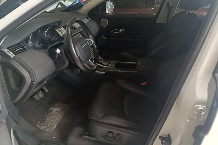 Used Land Rover Range Evoque 2018 240 PS SE Smart Brilliance Edition Left Front Seat