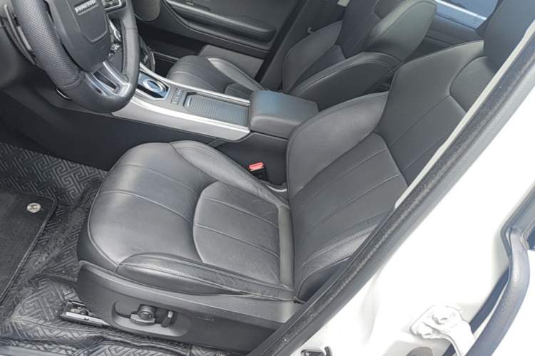 Used Land Rover Range Evoque 2018 240 PS SE Smart Brilliance Edition Left Front Seat