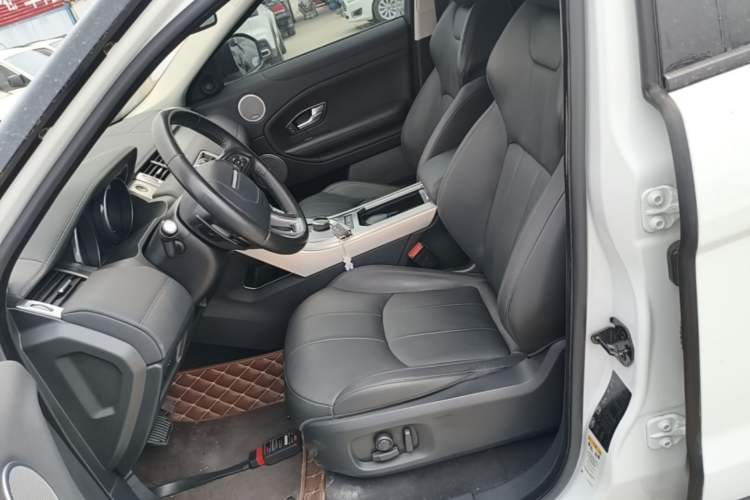 Used Land Rover Range Evoque 2018 240 PS SE Smart Brilliance Edition Left Front Seat
