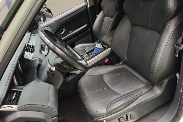 Used Land Rover Range Evoque 2018 240 PS SE Smart Brilliance Edition Left Front Seat