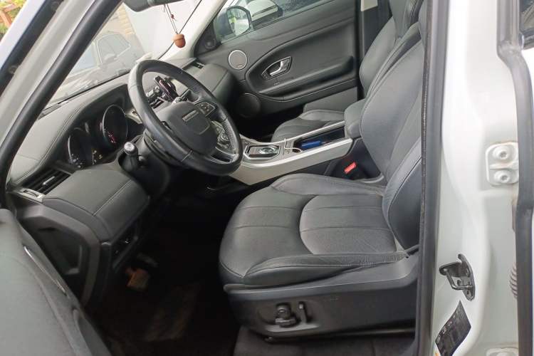 Used Land Rover Range Evoque 2018 240 PS SE Smart Brilliance Edition Left Front Seat
