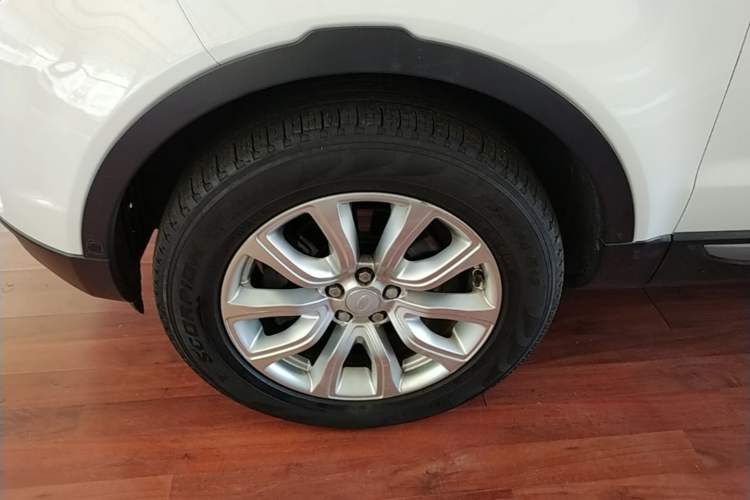 Used Land Rover Range Evoque 2018 240PS PURE Style Edition Left Front Wheel Hub