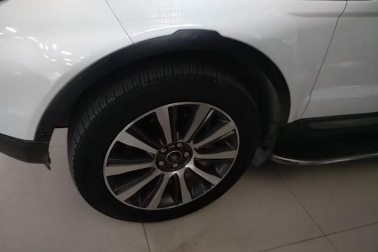 Used Land Rover Range Evoque 2018 240 PS SE Smart Brilliance Edition Left Front Wheel Hub