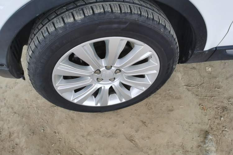 Used Land Rover Range Evoque 2018 240 PS SE Smart Brilliance Edition Left Front Wheel Hub