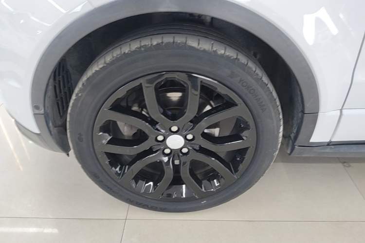 Used Land Rover Range Evoque 2018 240 PS SE DYNAMIC Smart Edition Left Front Wheel Hub