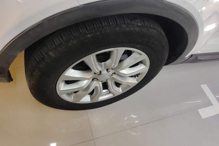 Used Land Rover Range Evoque 2018 240PS PURE Style Edition Left Front Wheel Hub