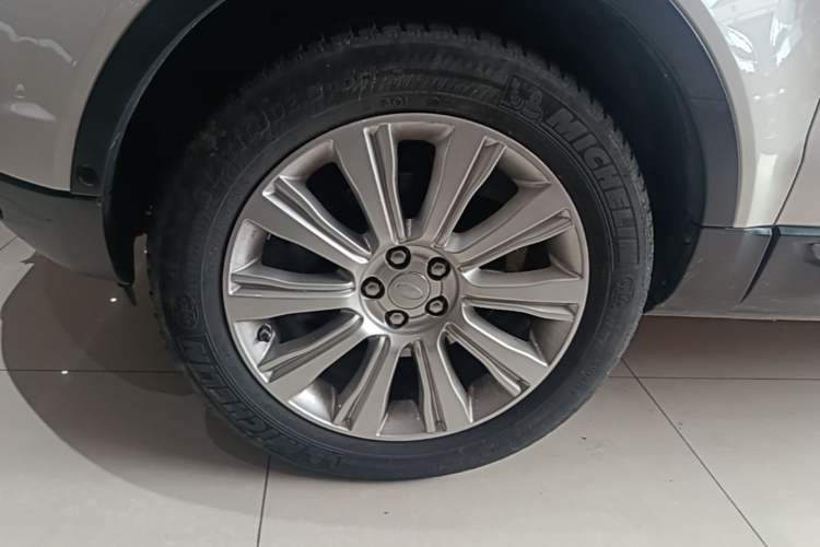 Used Land Rover Range Evoque 2018 240 PS SE Smart Brilliance Edition Left Front Wheel Hub