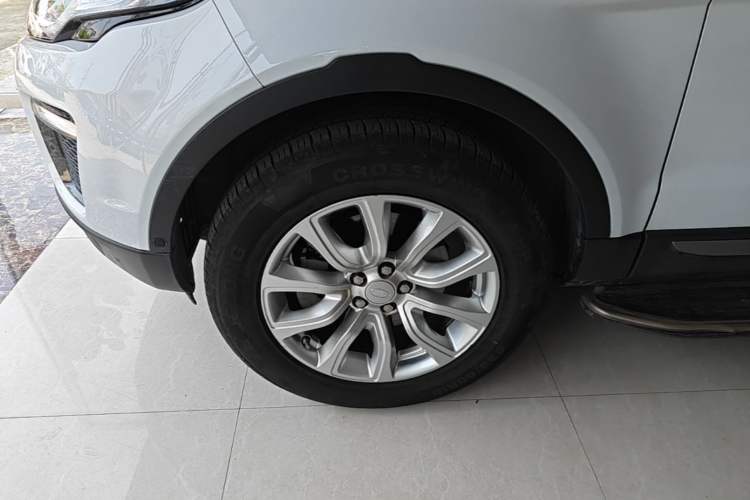 Used Land Rover Range Evoque 2018 240PS PURE Style Edition Left Front Wheel Hub