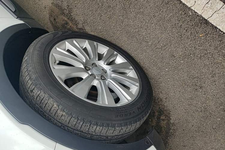 Used Land Rover Range Evoque 2018 240 PS SE Smart Brilliance Edition Left Front Wheel Hub