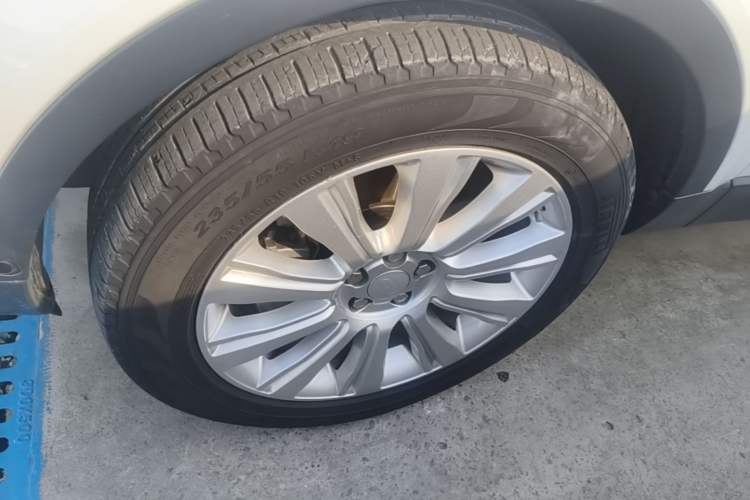 Used Land Rover Range Evoque 2018 240 PS SE Smart Brilliance Edition Left Front Wheel Hub