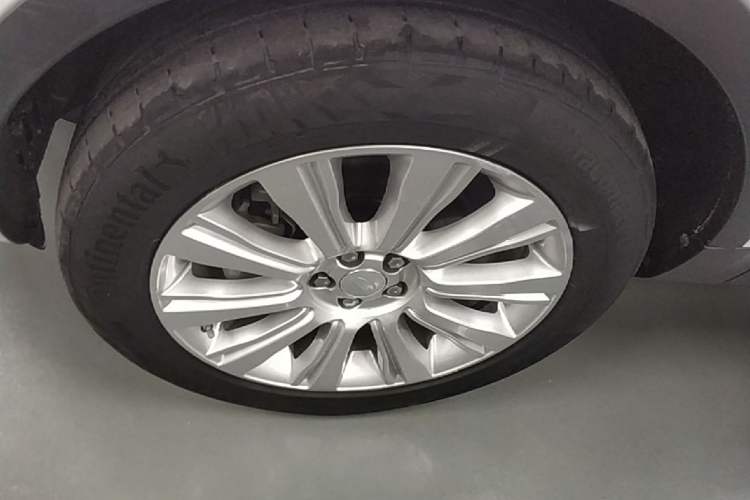 Used Land Rover Range Evoque 2018 240 PS SE Smart Brilliance Edition Left Front Wheel Hub
